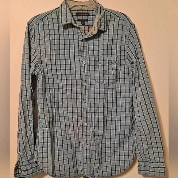 Banana Republic Grant Fit Button Down Size Medium EUC - Picture 1 of 6